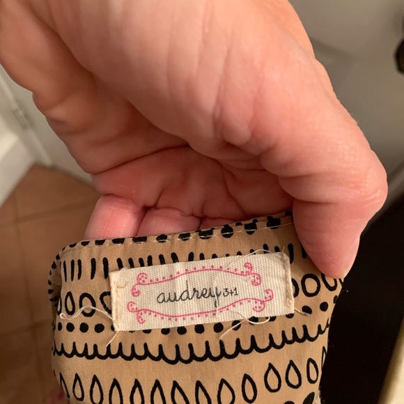 Audrey 3+1 ruffle hem tan shorts w/ black print - Picture 4 of 5